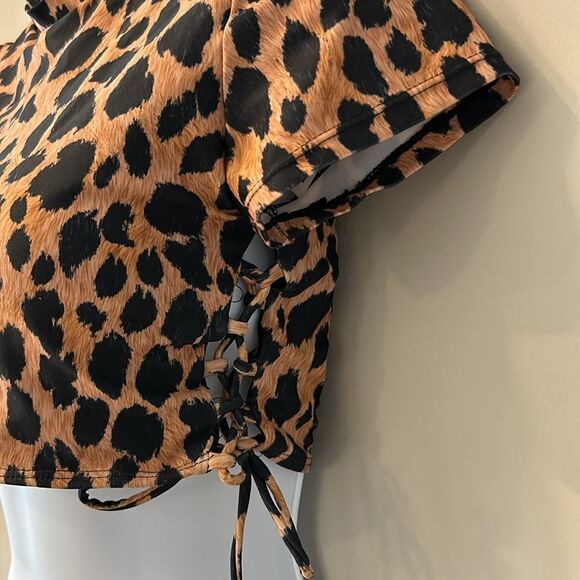 SHEIN Women's Cheetah Print Short Sleeveless Mock Turtleneck Side Tie Crop Top M - Picture 2 of 8